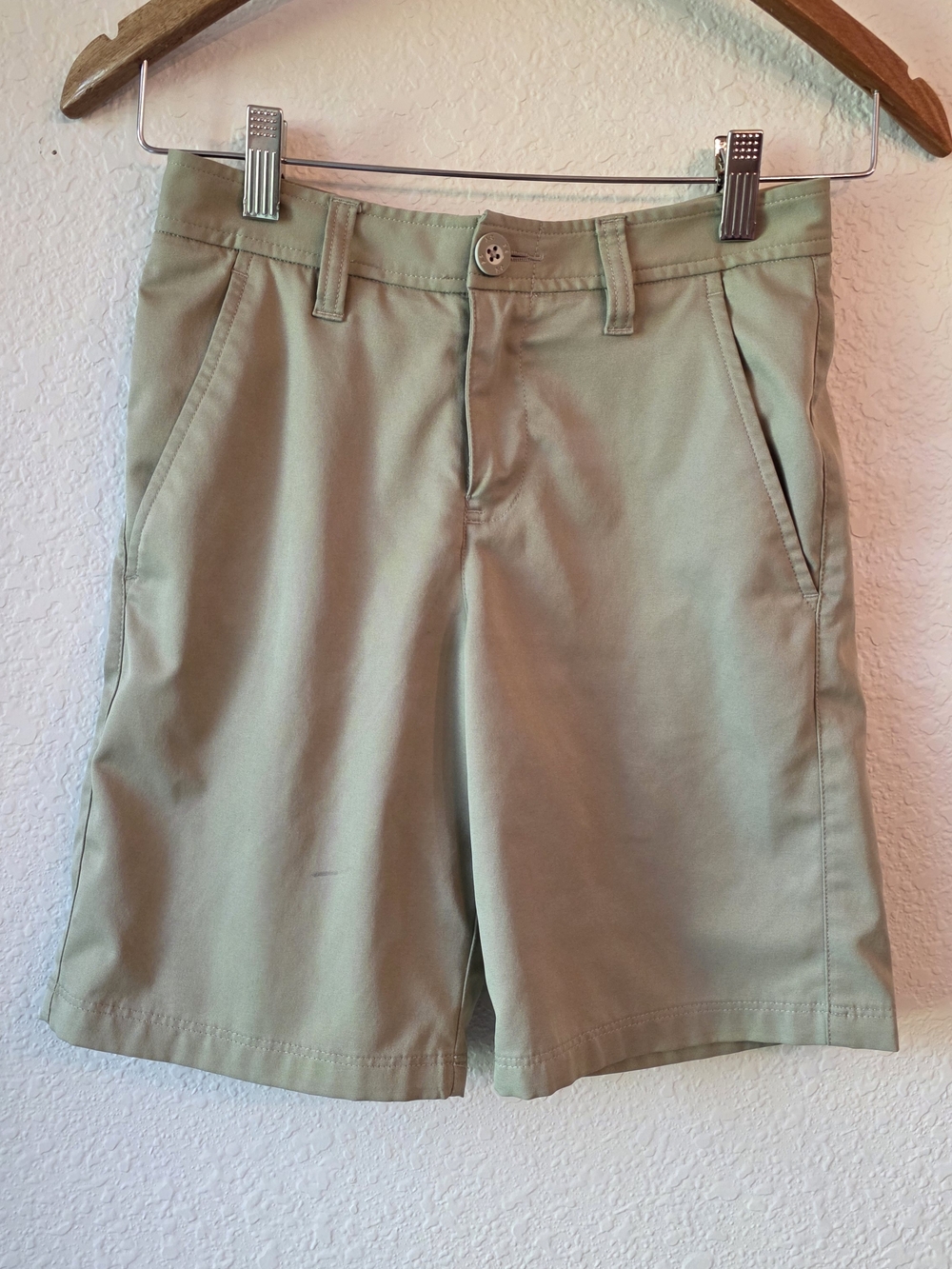 Under Armour Boys' Light Tan Khaki Shorts